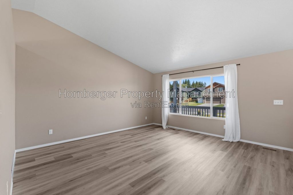 Charming Spokane Home with Spacious Living - Image 2