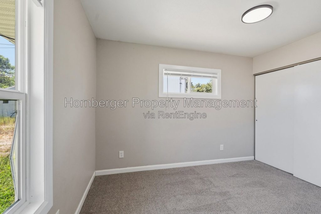 Spacious 1 Bed 1 Bath Apartment In Spokane Valley - Image 2