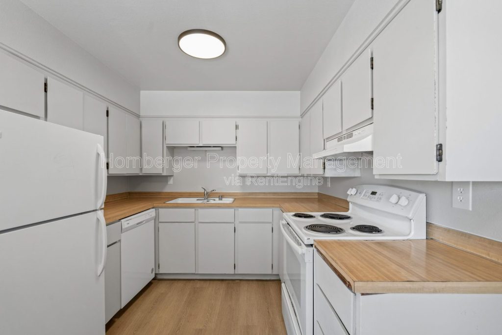 Updated 2 Bedroom Apartment with Modern Finishes - Image 1