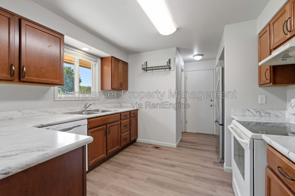 Recently Updated 3 Bedroom Home with Large Fenced Backyard - Image 5