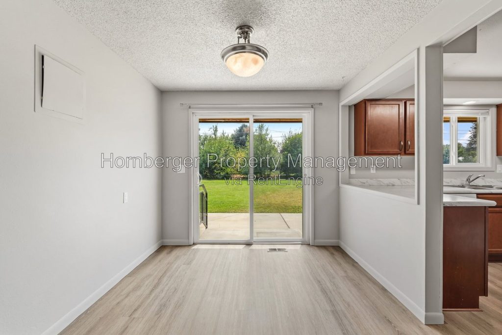 Recently Updated 3 Bedroom Home with Large Fenced Backyard - Image 4