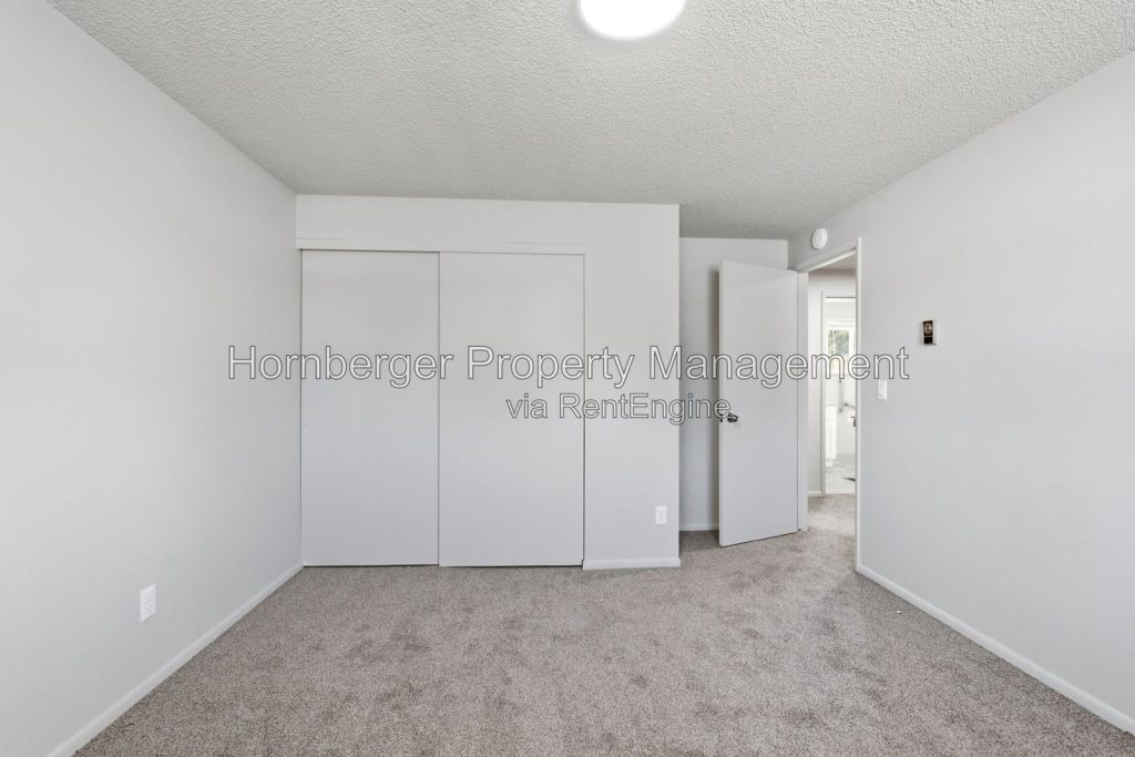 Recently Updated 3 Bedroom Home with Large Fenced Backyard - Image 9