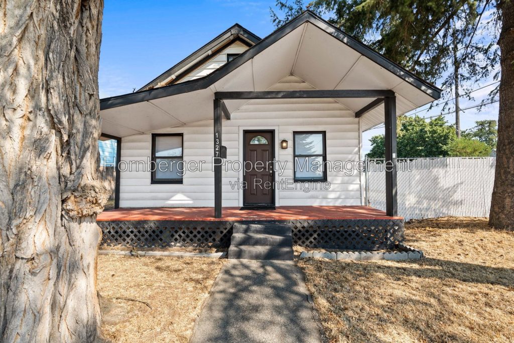 3 Bed 1 Bath Single Family Home on Spokanes North Side! - Image 1