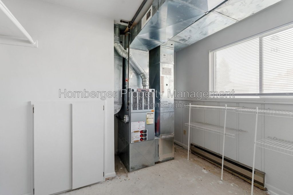 Recently Updated 3 Bedroom Home with Large Fenced Backyard - Image 20