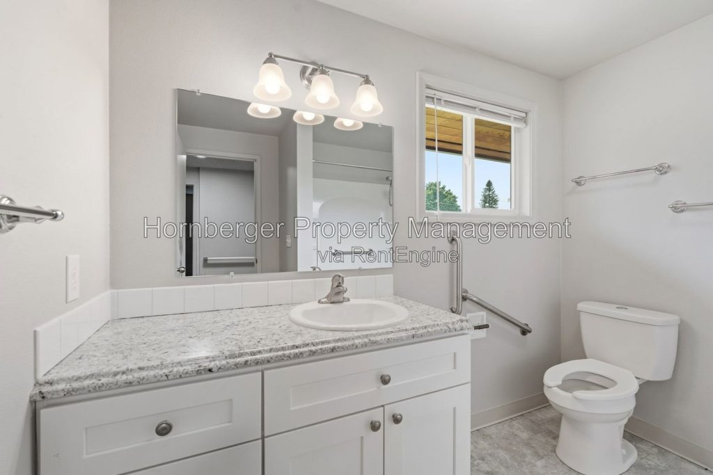 Recently Updated 3 Bedroom Home with Large Fenced Backyard - Image 16