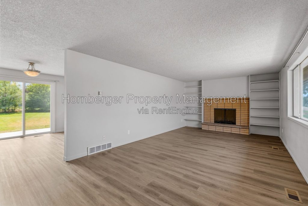 Recently Updated 3 Bedroom Home with Large Fenced Backyard - Image 3