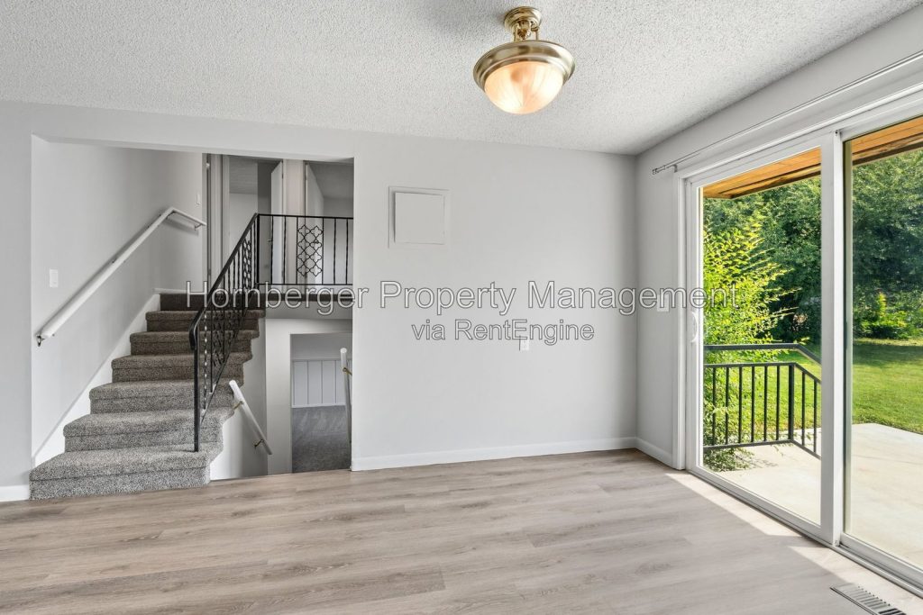 Recently Updated 3 Bedroom Home with Large Fenced Backyard - Image 7