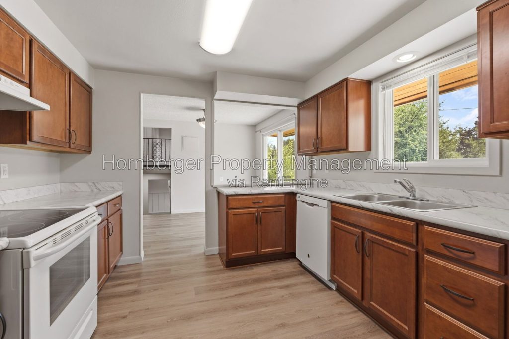 Recently Updated 3 Bedroom Home with Large Fenced Backyard - Image 6