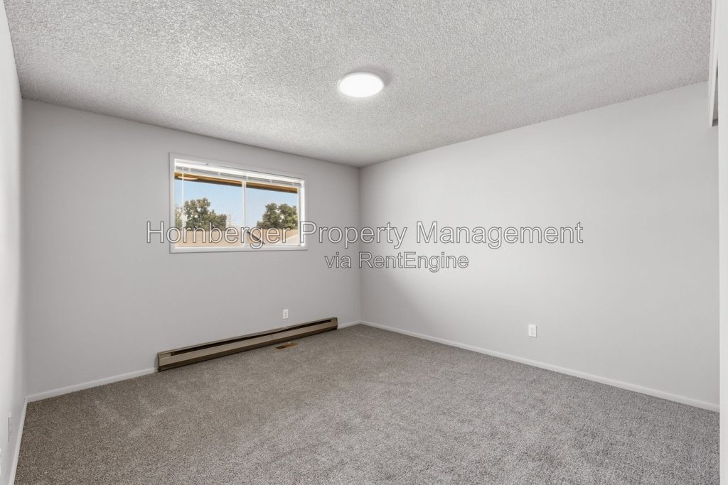 Recently Updated 3 Bedroom Home with Large Fenced Backyard - Image 15