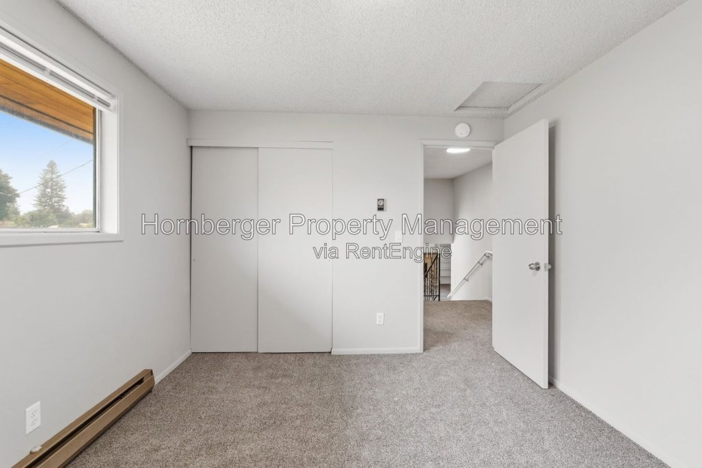 Recently Updated 3 Bedroom Home with Large Fenced Backyard - Image 10