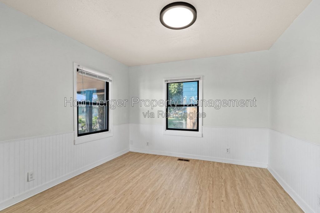 3 Bed 1 Bath Single Family Home on Spokanes North Side! - Image 8