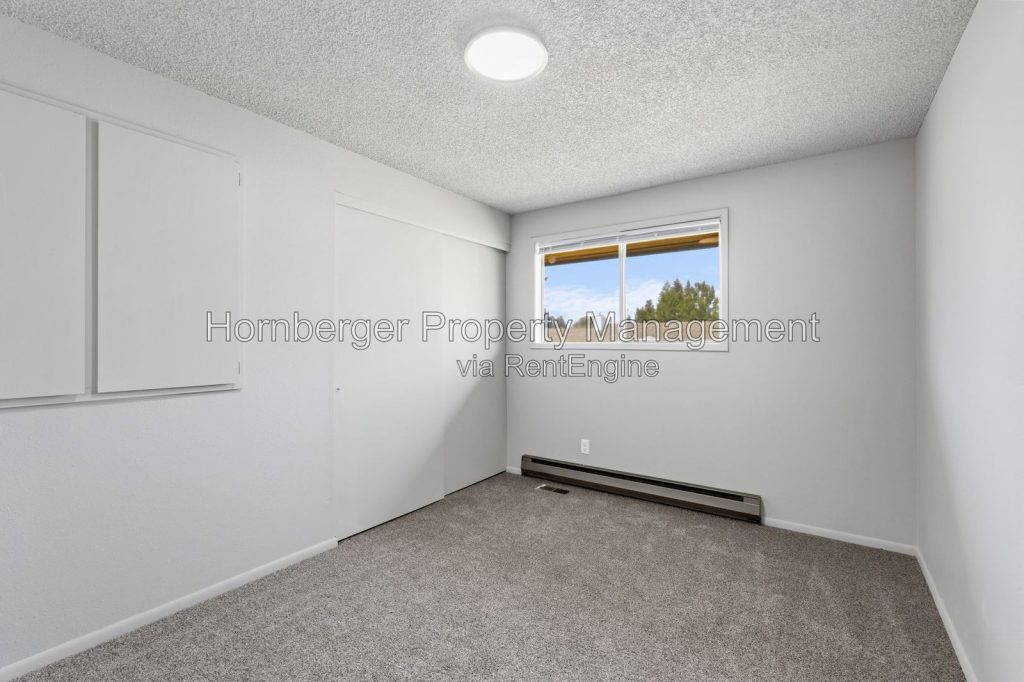 Recently Updated 3 Bedroom Home with Large Fenced Backyard - Image 14