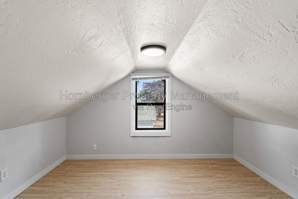 3 Bed 1 Bath Single Family Home on Spokanes North Side! - Image 18