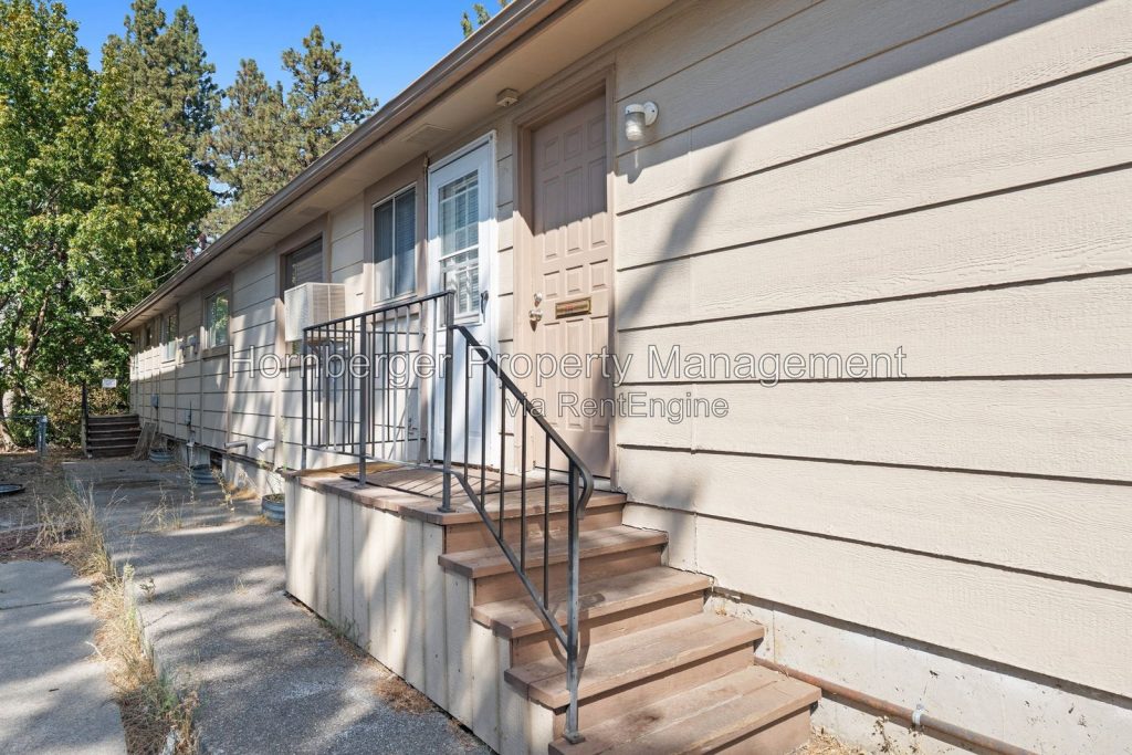 Spacious Updated 4 Bedroom South Hill Duplex with Heated Two Car Garage - Image 17
