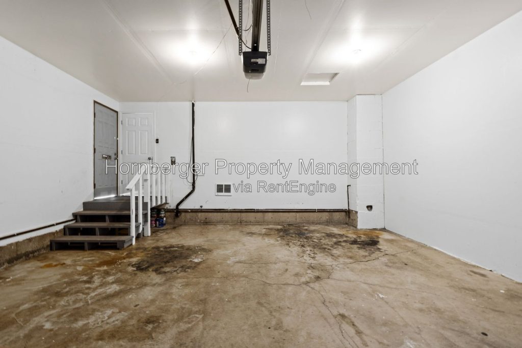 Spacious Updated 4 Bedroom South Hill Duplex with Heated Two Car Garage - Image 15