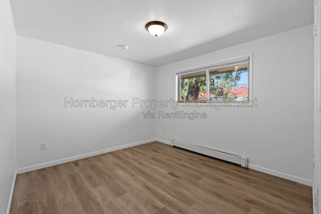 Spacious Updated 4 Bedroom South Hill Duplex with Heated Two Car Garage - Image 11