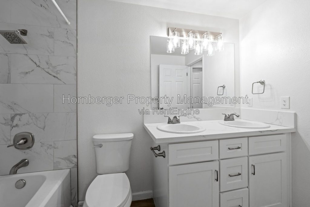 Spacious Updated 4 Bedroom South Hill Duplex with Heated Two Car Garage - Image 14