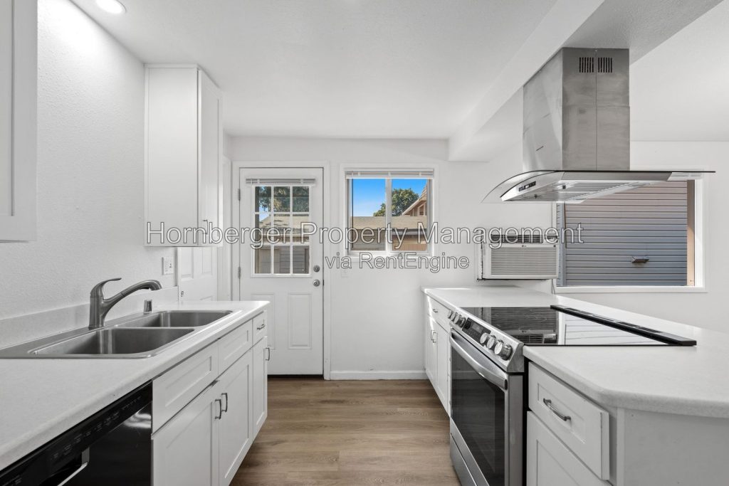 Spacious Updated 4 Bedroom South Hill Duplex with Heated Two Car Garage - Image 2