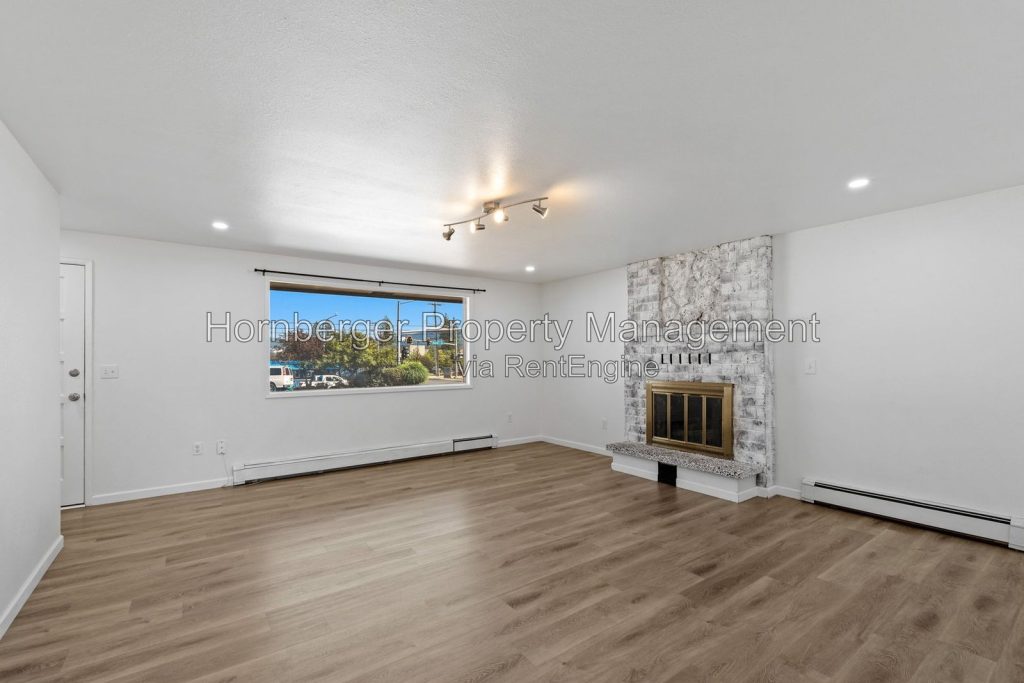 Spacious Updated 4 Bedroom South Hill Duplex with Heated Two Car Garage - Image 7