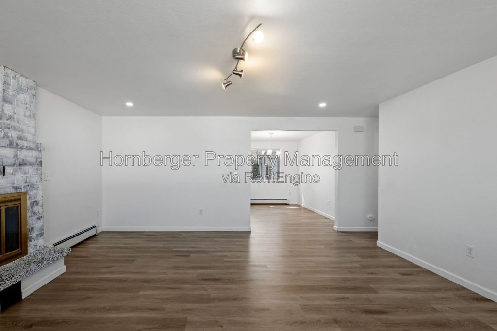 Spacious Updated 4 Bedroom South Hill Duplex with Heated Two Car Garage - Image 6
