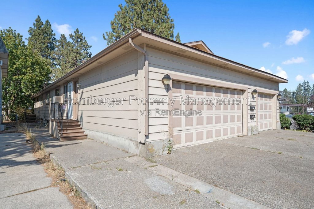 Spacious Updated 4 Bedroom South Hill Duplex with Heated Two Car Garage - Image 19