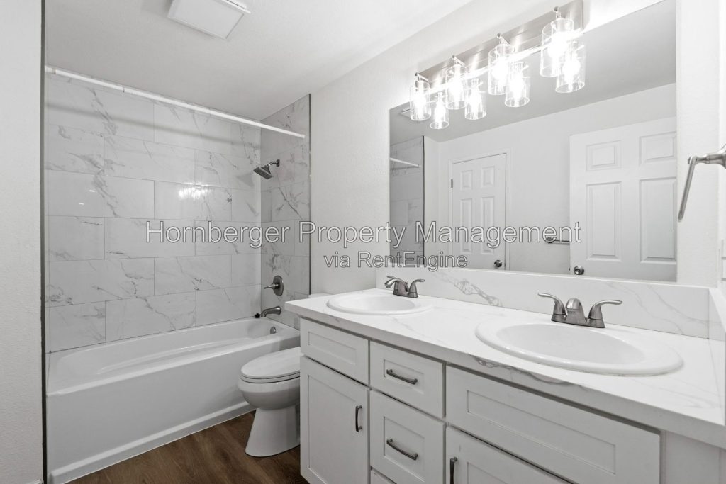 Spacious Updated 4 Bedroom South Hill Duplex with Heated Two Car Garage - Image 13