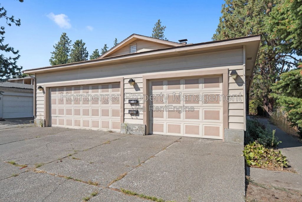 Spacious Updated 4 Bedroom South Hill Duplex with Heated Two Car Garage - Image 20