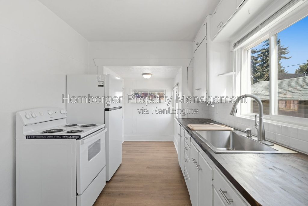 Simple Living in a Convenient Spokane Location with Bonus Room! - Image 1