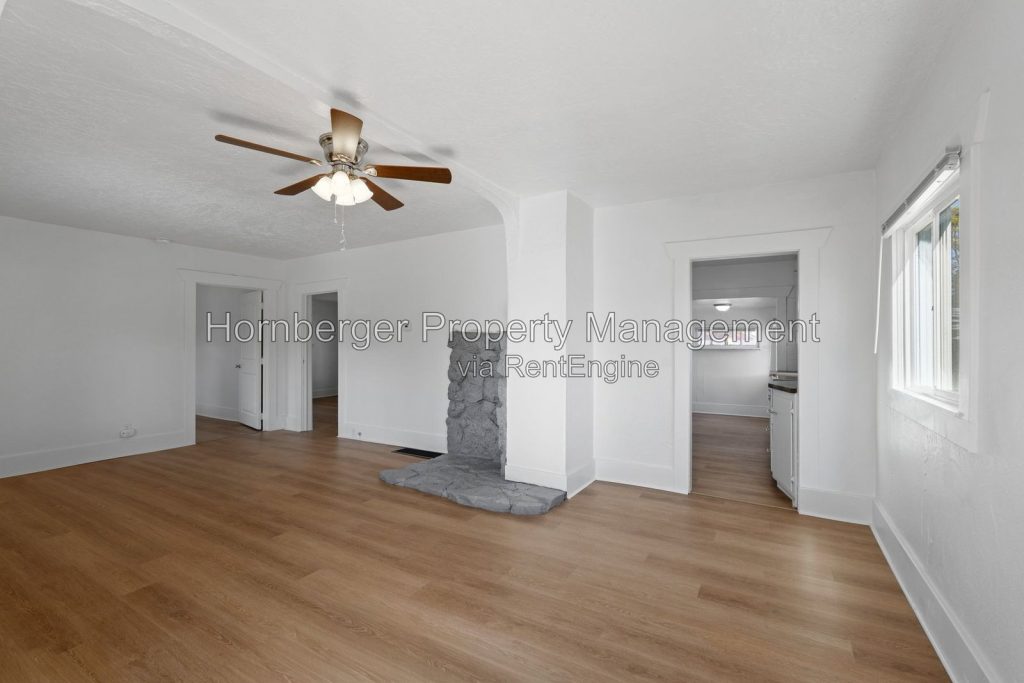 Simple Living in a Convenient Spokane Location with Bonus Room! - Image 2