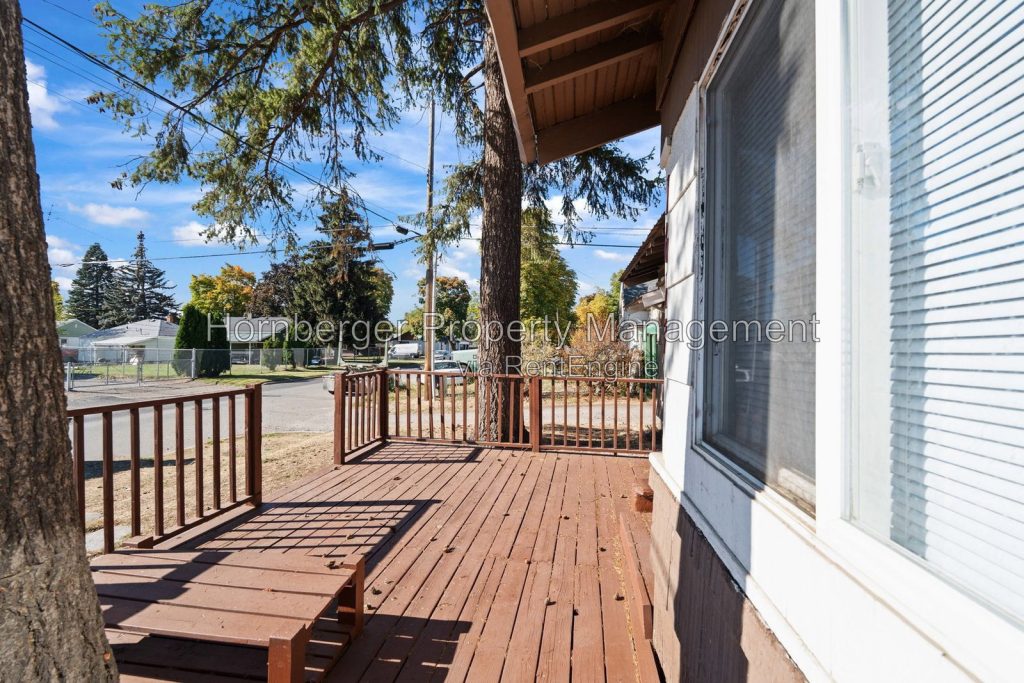 Simple Living in a Convenient Spokane Location with Bonus Room! - Image 23