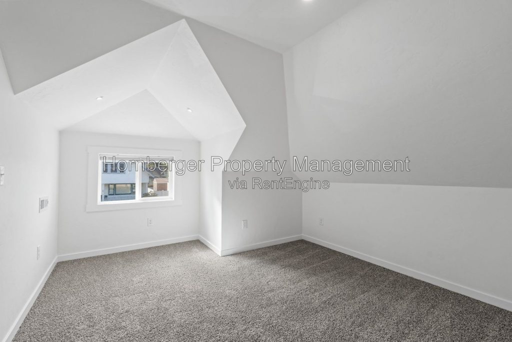 Fully Renovated 3 Bedroom Home Near Gonzaga University - Image 16