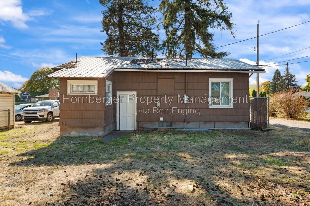 Simple Living in a Convenient Spokane Location with Bonus Room! - Image 21