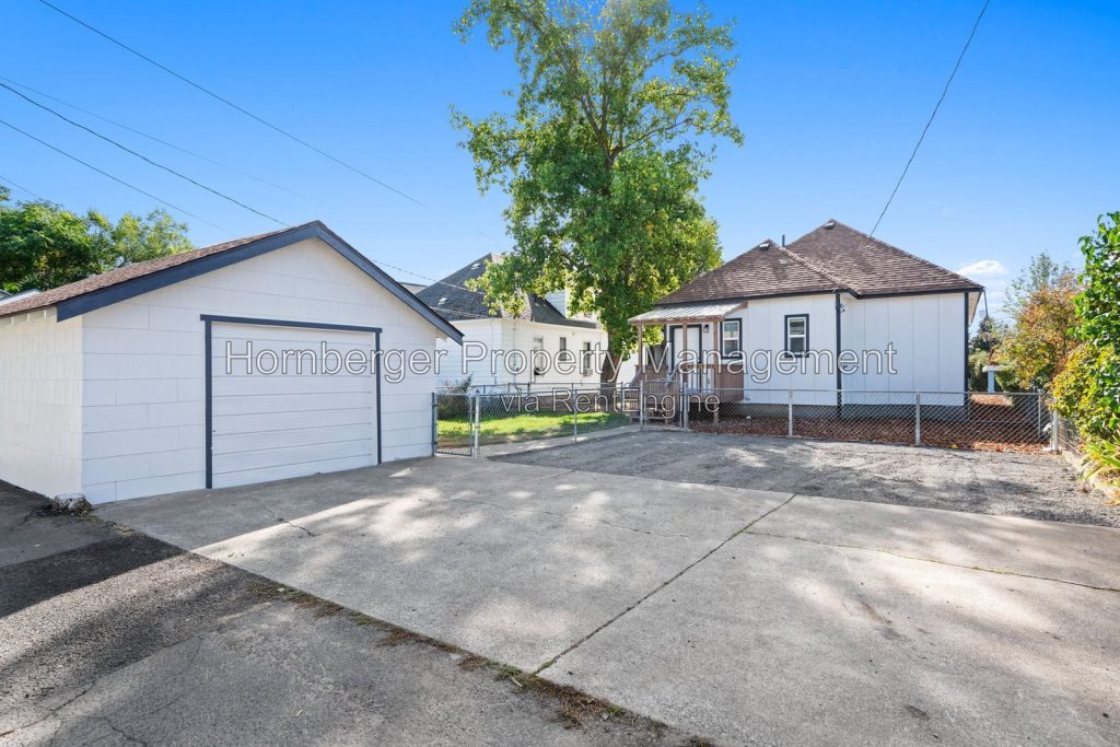 Fully Renovated 3 Bedroom Home Near Gonzaga University - Image 21