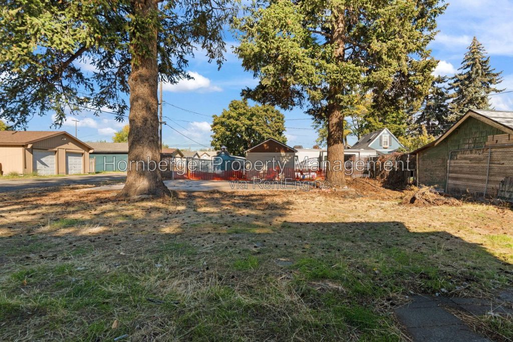 Simple Living in a Convenient Spokane Location with Bonus Room! - Image 18