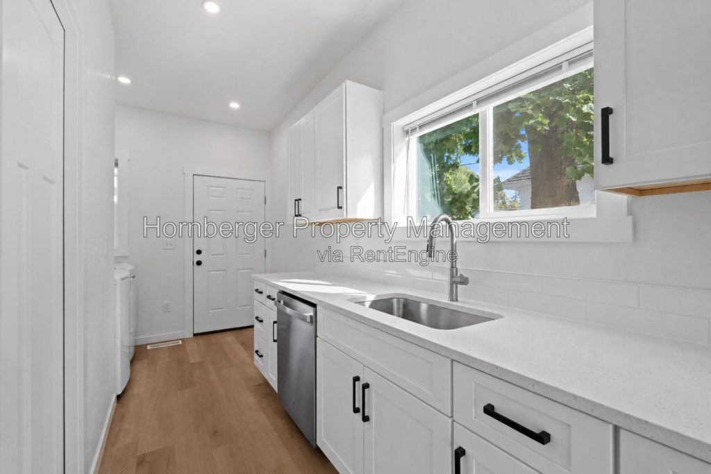 Fully Renovated 3 Bedroom Home Near Gonzaga University - Image 4